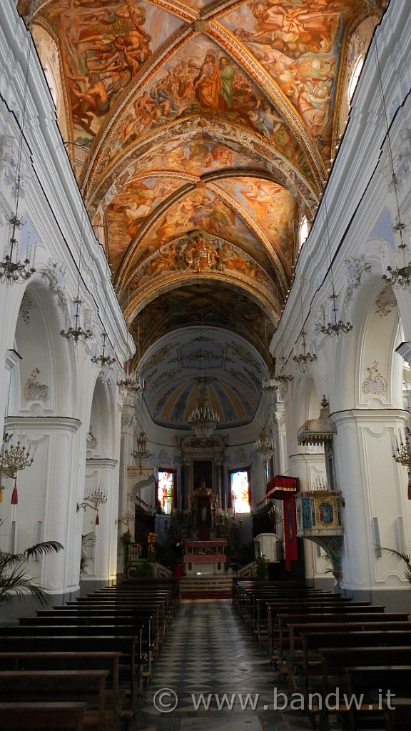 DSCN8844.jpg - Gli interni della  Cattedrale di San Bartolomeo